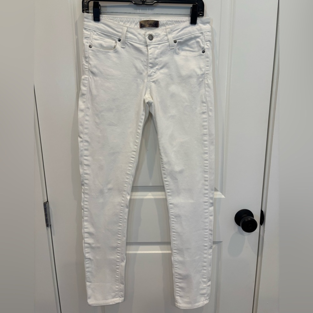 PAIGE Peg Skinny Jeans in White. Like New.